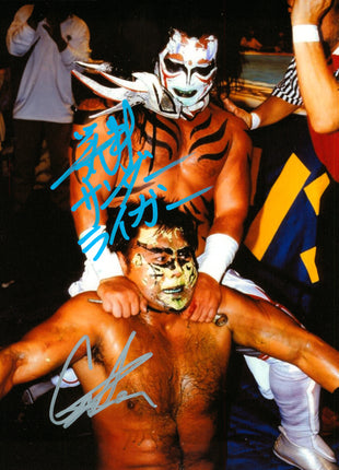 Photo 8x10 signée par Great Muta et Jushin Liger