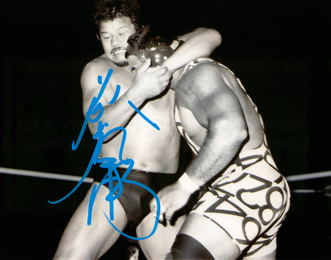 Tatsumi Fujinami signed 8x10 Photo