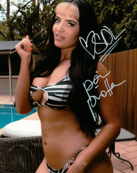 Steph DeLander signed 8x10 Photo
