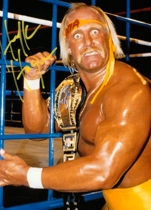 Hulk Hogan signed 8x10 Photo