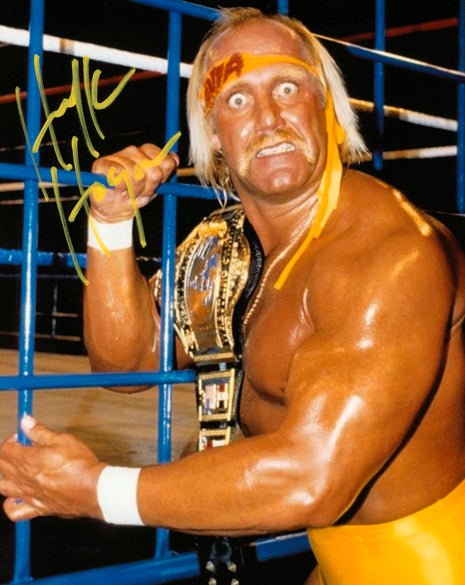 Hulk Hogan signed 8x10 Photo