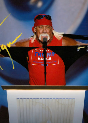 Hulk Hogan signed 8x10 Photo
