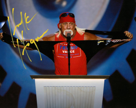 Hulk Hogan signed 8x10 Photo