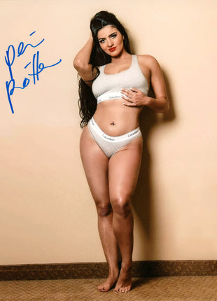 Steph Delander signed 8x10 Photo