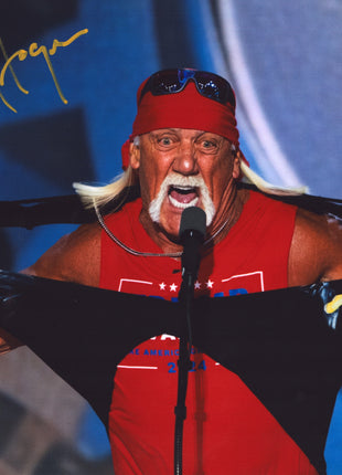 Hulk Hogan signed 11x17 Photo