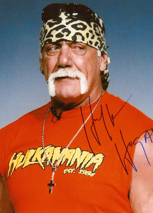 Hulk Hogan signed 8x10 Photo (w/ Beckett)
