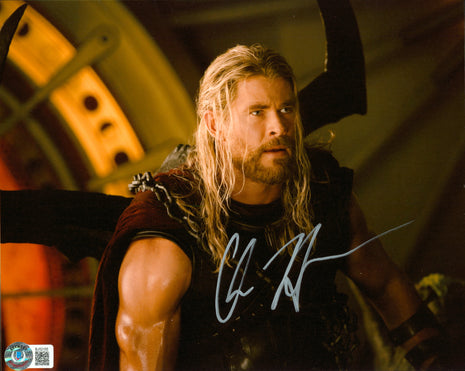 Chris Hemsworth (Thor) signed 8x10 Photo (w/ Beckett)