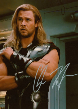 Chris Hemsworth (Thor) signed 8x10 Photo (w/ Beckett)