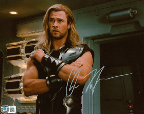 Chris Hemsworth (Thor) signed 8x10 Photo (w/ Beckett)