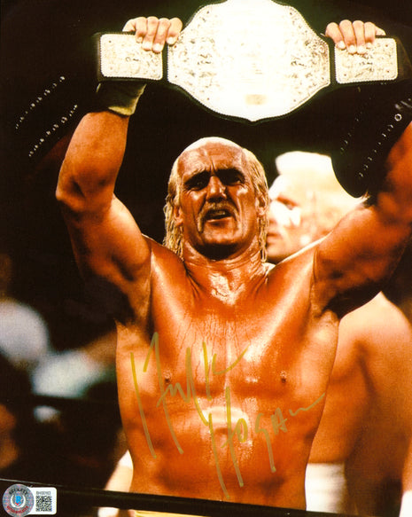 Hulk Hogan signed 8x10 Photo (w/ Beckett)