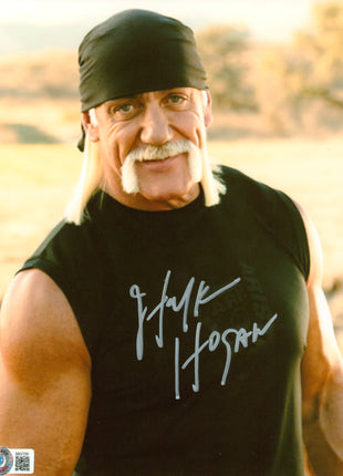 Hulk Hogan signed 8x10 Photo (w/ Beckett)