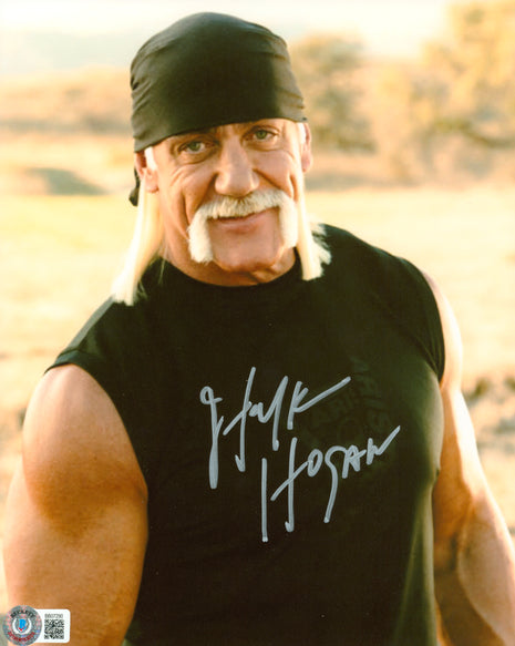 Hulk Hogan signed 8x10 Photo (w/ Beckett)