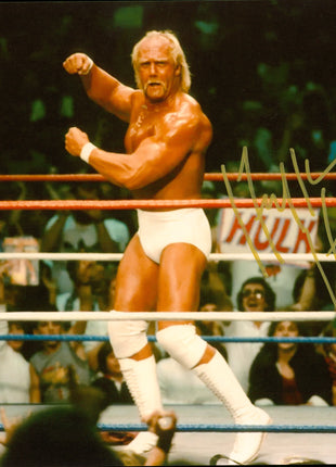 Hulk Hogan signed 8x10 Photo (w/ Beckett)