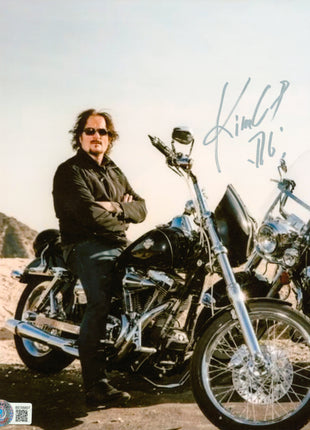 Kim Coates (Hijos de la Anarquía) firmó una foto de 8x10