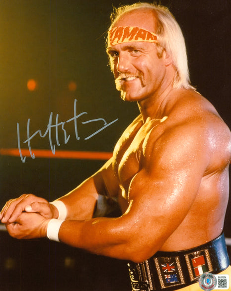 Hulk Hogan signed 8x10 Photo (w/ Beckett)