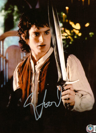Elijah Wood (Lord of the Rings) signed 8x10 Photo (w/ Beckett)