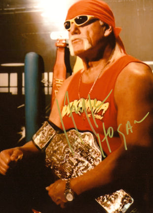 Hulk Hogan firmó una foto de 8x10 con Beckett