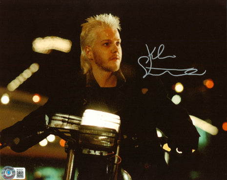 Kiefer Sutherland (Lost Boys) firmó una foto de 8x10 con Beckett