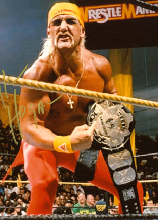 Hulk Hogan firmó una foto de 8x10 con Beckett