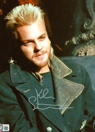 Kiefer Sutherland (Lost Boys) firmó una foto de 8x10 con Beckett