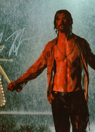 Chris Hemsworth (Bad Times at the El Royale) signed 8x10 Photo (w/ Beckett)