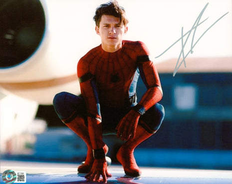 Tom Holland (Spider Man) signed 8x10 Photo (w/ Beckett)