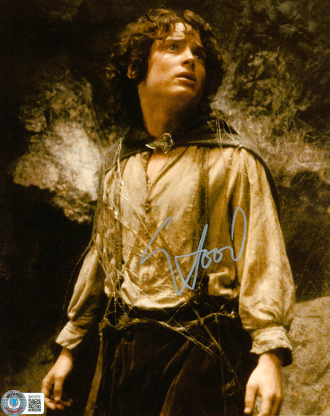 Elijah Wood (Lord of the Rings) signed 8x10 Photo (w/ Beckett)