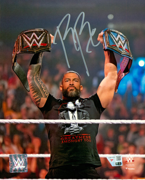 Roman Reigns signed 8x10 Photo (w/ Fanatics)