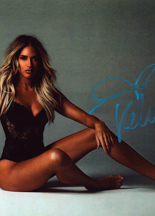 Kelly Kelly signed 11x17 Photo