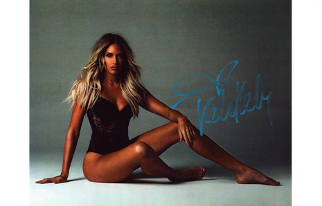 Kelly Kelly signed 11x17 Photo