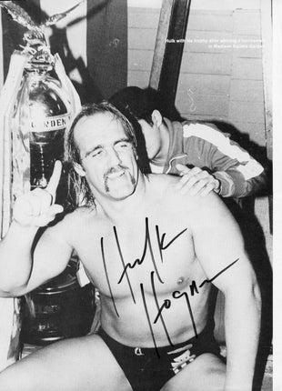 Hulk Hogan signed Magazine Page