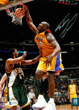 Shaquille O'Neal signed 8x10 Photo (w/ Beckett)
