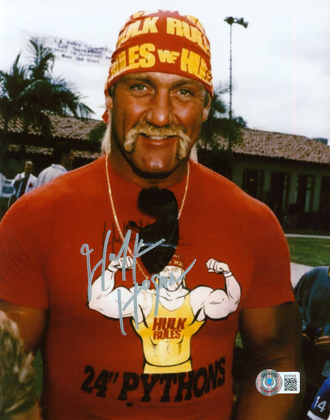 Hulk Hogan signed 8x10 Photo (w/ Beckett)