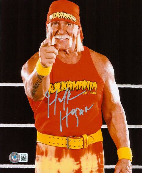 Hulk Hogan signed 8x10 Photo (w/ Beckett)