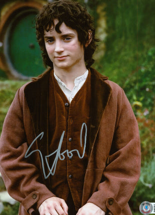 Elijah Wood (Lord of the Rings) signed 8x10 Photo (w/ Beckett)