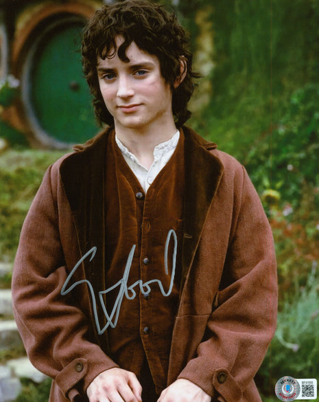 Elijah Wood (Lord of the Rings) signed 8x10 Photo (w/ Beckett)