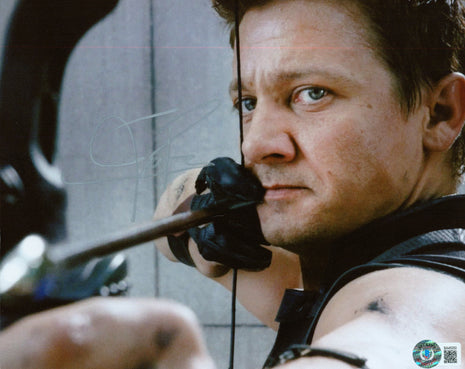 Jeremy Renner (Avengers) signed 8x10 Photo (w/ Beckett)