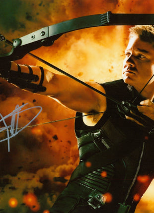 Jeremy Renner (Avengers) signed 8x10 Photo (w/ Beckett)