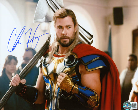 Chris Hemsworth (Thor) signed 8x10 Photo (w/ Beckett)