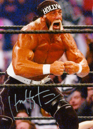Hulk Hogan signed 8x10 Photo (w/ Beckett)
