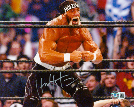 Hulk Hogan signed 8x10 Photo (w/ Beckett)