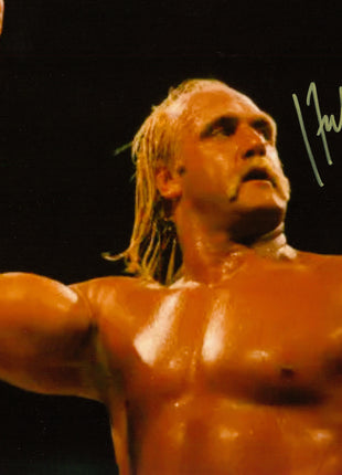 Hulk Hogan signed 8x10 Photo (w/ Beckett)