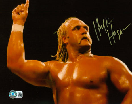Hulk Hogan signed 8x10 Photo (w/ Beckett)