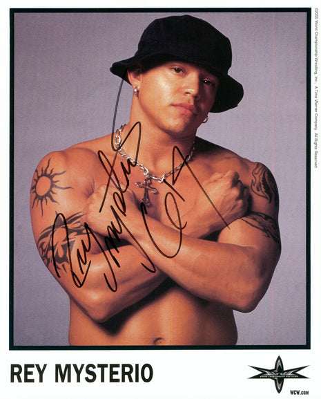 Rey Mysterio signed 8x10 Photo