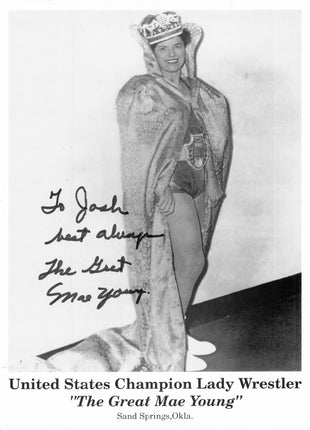 Mae Young signed 8x10 Photo