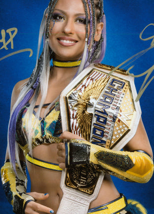 Giulia signed 8x10 Photo (w/ JSA)