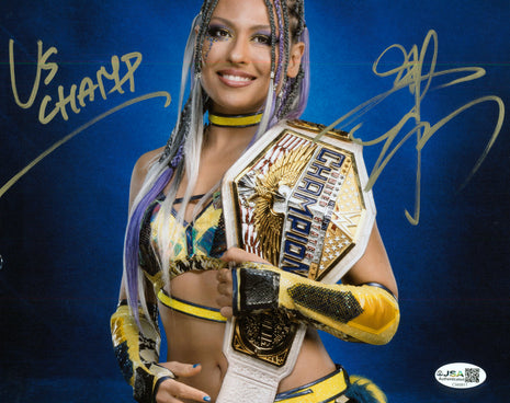 Giulia signed 8x10 Photo (w/ JSA)
