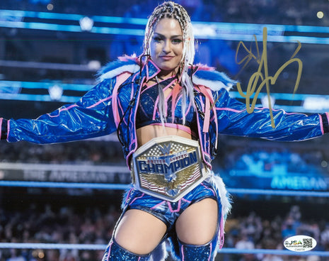 Giulia signed 8x10 Photo (w/ JSA)