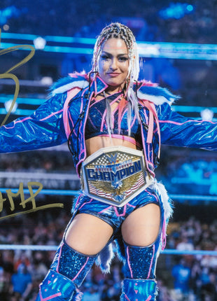 Giulia signed 8x10 Photo (w/ JSA)