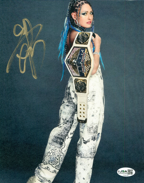 Giulia signed 8x10 Photo (w/ JSA)